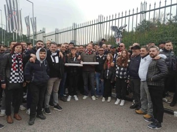 Beşiktaş Taraftarları Takıma Moral Verdi