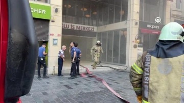 Beyoğlu'nda korkutan yangın: Kısa sürede müdahale edildi!