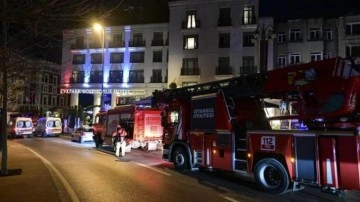 Beyoğlu'nda otelde çıkan yangın söndürüldü