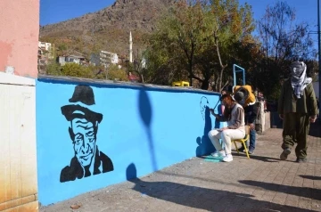 Beytüşşebap’ta öğretmenler çizdikleri resimlerle sokakları renklendiriyor
