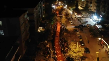 Binlerce vatandaş katıldı: Dev Türk bayrağı eşliğinde 100. yıl yürüyüşü
