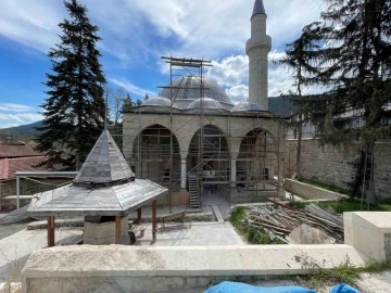 Birçok badire atlatan Osmanlı’nın 508 yıllık camisi, tarihe tanıklık ediyor
