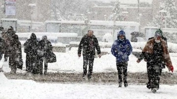 Birçok ilde kar etkisini sürdürüyor. Birçok ilde okullara kar tatili