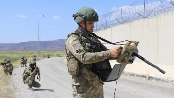 Birlikler sınırda düzensiz göçle mücadelede ileri teknolojiden yararlanıyor