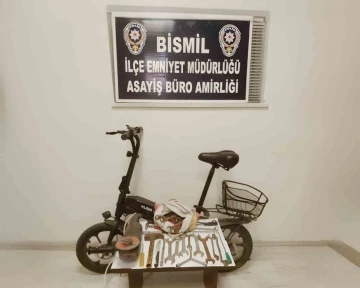 Bismil’de evden hırsızlık yapan şüphelilerden 1’i tutuklandı
