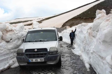 Bitlis’te kar esareti devam ediyor

