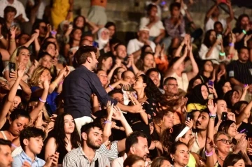 Bodrum’da turistler Buray konserine akın etti
