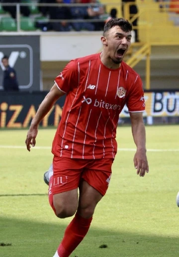 Bodrumspor, Antalyaspor'dan Gökdeniz Bayrakdar'ın bonservisinin yarısını aldı
