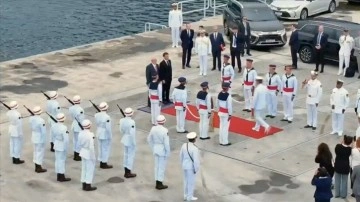 Bolivar Macron, Brezilya ziyaretinin ikinci gününde denizaltı törenine katıldı