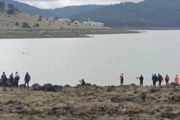 Bolu'da tekne alabora oldu: Kayıp bir kişi aranıyor