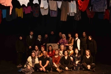 Bozüyük Belediyesi Gençlik Tiyatrosu’nun  “Macbeth Abla” adlı oyununa yoğun ilgi
