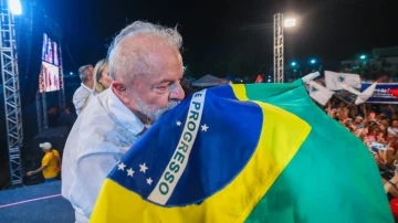 Brezilya’da ilk sonuçlara göre Luiz Inacio Lula da Silva başkanlık seçimlerini kazandı
