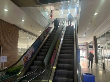 Bu AVM’nin asansörler ve yürüyen merdivenleri aylardır bozuk
