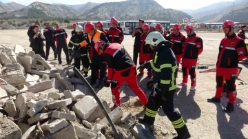 Burdur’da 150 profesyonel gönüllü ile arama kurtarma ekibi kuruldu
