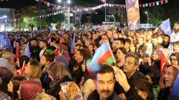 Burdur'da Cumhurbaşkanlığı Seçimi kutlaması