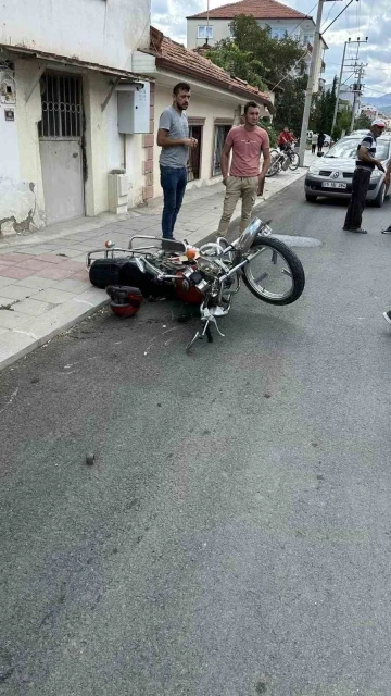 Burdur’da motosiklet ile otomobil çarpıştı: 2 yaralı
