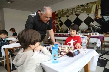 Burhaniye Belediyesi 23 Nisan Ulusal Egemenlik ve Çocuk Bayramı Satranç Turnuvası yapıldı
