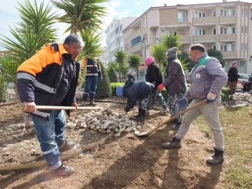 Burhaniye’de Belediye ekipleri bahar mesaisine başladı
