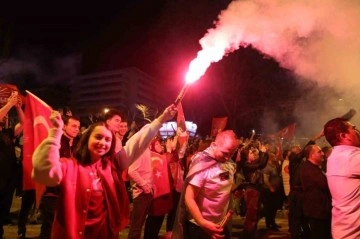 Bursa Büyükşehir Belediye Başkanlığı Seçimlerinde Mustafa Bozbey Zaferi Kutladı