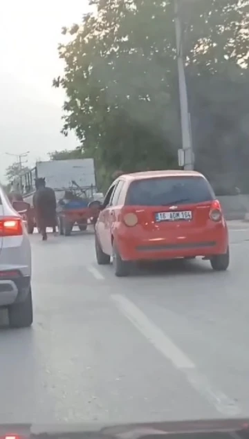 Bursa’da atlara eziyet kamerada: Kamyonetin arkasına bağladığı 4 atı böyle götürdü
