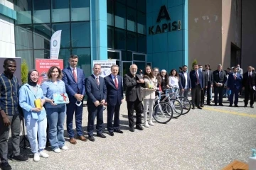 Bursa’da Kütüphane Haftası’nda öğrenciler ödüle doydu
