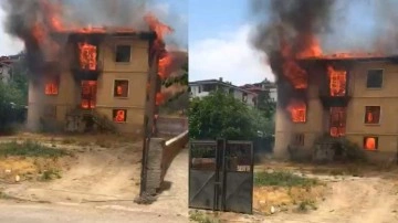 Bursa'da 3 katlı ahşap bina, alev alev yandı