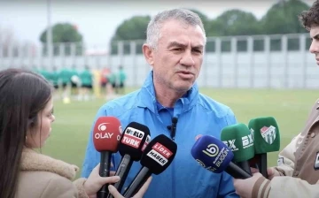Bursaspor Teknik Direktörü Ümit Şengül: &quot;Ligin son maçına kadar savaşacağız&quot;
