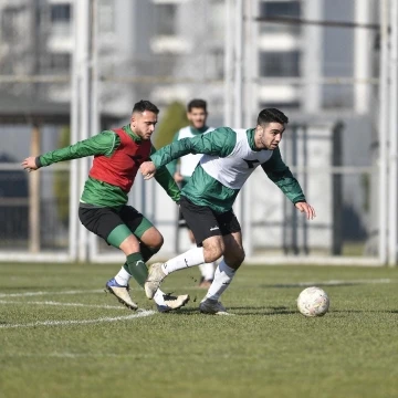 Bursaspor, U19 takımı ile hazırlık maçı yaptı
