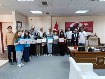 Bursluluk sınavında Türkiye birincisi olan öğrenciler ödüllendirildi
