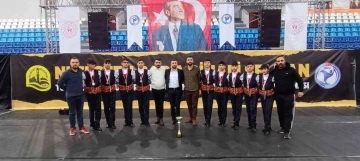 Büyükşehir’in halk oyunları ekibi Türkiye şampiyonu oldu
