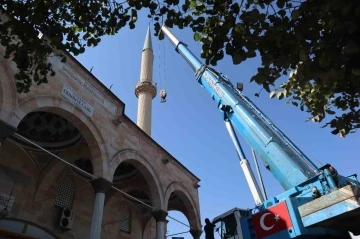 Caminin minare sökümü başlandı
