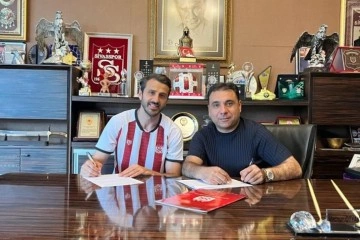 Caner Osmanpaşa 1 yıl daha Sivasspor’da