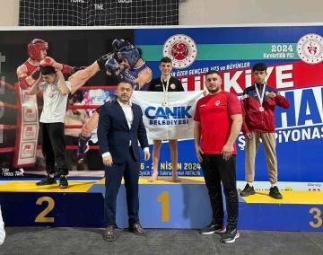 Canikli muaythai sporcusu Yiğit Keskin, Türkiye şampiyonu oldu
