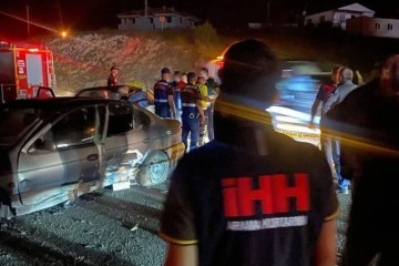 Çankırı’da iki otomobil çarpıştı: 1 ölü, 9 yaralı