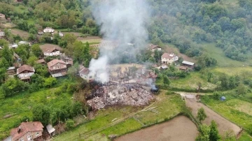 Çay hazırlamak için tüpü açık bıraktı, uykuya dalınca 4 ev yandı
