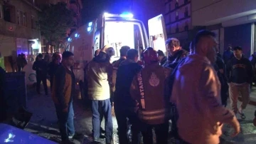Çekmeköy’de 2 otomobil kafa kafaya çarpıştı: Otomobil dükkana daldı, 3 yaralı
