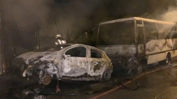 Çekmeköy'de park halindeki otomobilde yangın çıktı