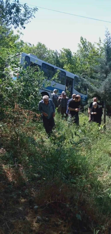 Cenaze dönüşü freni patlayan belediyeye ait midibüs uçuruma yuvarlandı: 9 yaralı
