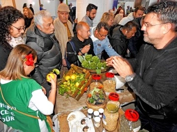 Çeşme Belediyesi ve İzmir Yerel Tohum Derneği İşbirliğiyle Yerel Tohum Takas Şenliği Düzenlendi