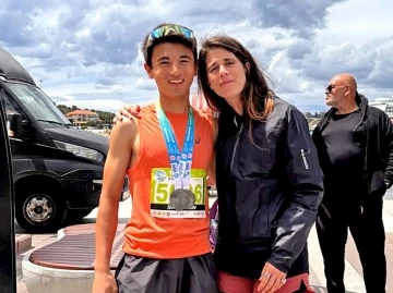 Çeşmeli sporcudan Salomon Çeşme Yarı Maratonu’nda büyük başarı
