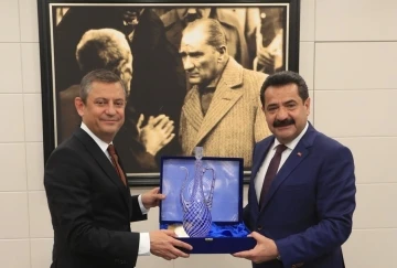 CHP Genel Başkanı Özel, Pamukkale Belediye Başkanı Ertemur’u tebrik etti
