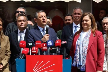 CHP Genel Başkanı Özgür Özel’den belediye başkanları ve partililere uyarı:
