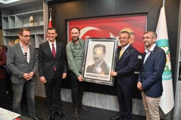 CHP Genel Başkanı Özgür Özel, Manisa Büyükşehir Belediye Başkanı Ferdi Zeyrek'i ziyaret etti