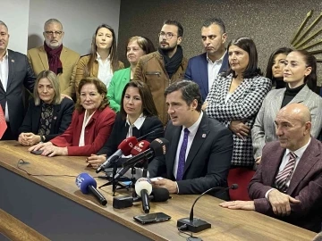 CHP İzmir İl Başkanı Yücel, milletvekili aday adaylığı için istifa etti
