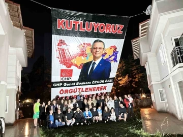 CHP Lideri Özel’in Manisa’daki komşularından kutlama
