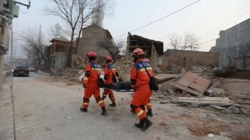 Çin'de yaşanan depremde ölü sayısı artıyor