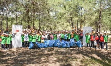 Çocuklar, Kepez Ormanı'nda poşet poşet çöp topladı