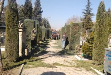 Çorum Belediyesi Mezarlıkları Bayram Ziyaretine Hazırlıyor