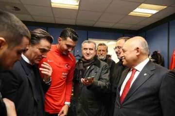 Cumhurbaşkanı Erdoğan’dan A Milli Futbol Takımı’na tebrik telefonu

