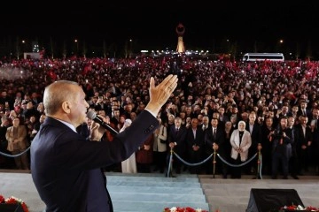 Cumhurbaşkanı Erdoğan: 'İstanbul’un Fethi’nin 570’inci yıl dönümünü tebrik ediyorum'